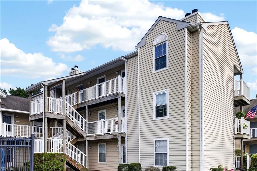Photo of 2135 Retreat Court, Virginia Beach, VA 23454 (MLS # 10639476)