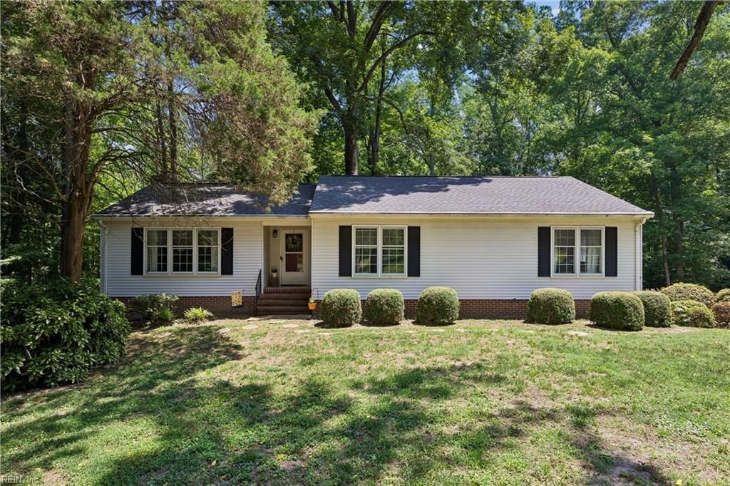 Photo of 7483 Gloucester Village Drive, Gloucester, VA 23061 (MLS # 10641346)