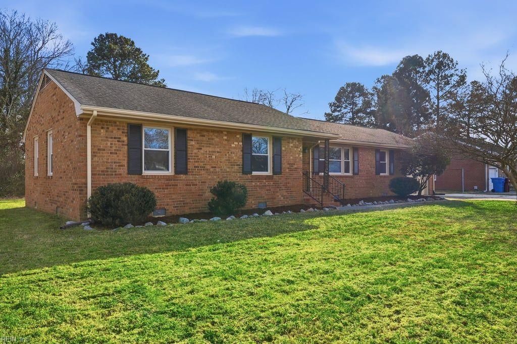 Photo of 2617 N Elizabeth Harbor Drive, Chesapeake, VA 23321 (MLS # 10618547)