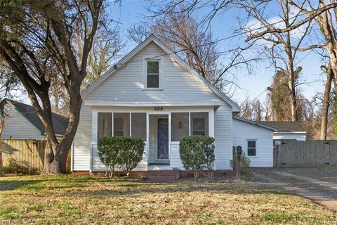 Photo of 928 Sheppard Avenue, Norfolk, VA 23518 (MLS # 10623688)