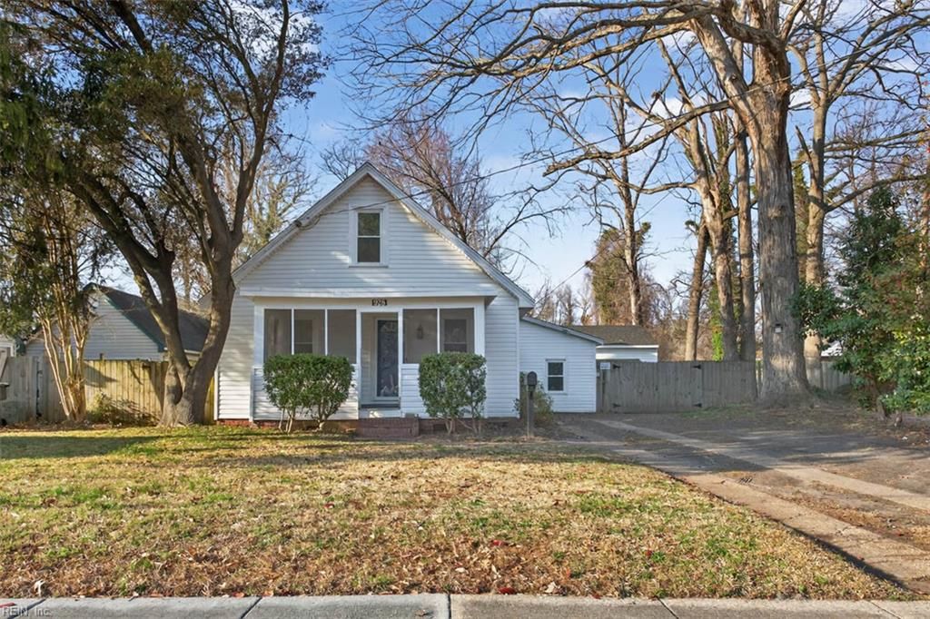 Photo of 928 Sheppard Avenue, Norfolk, VA 23518 (MLS # 10623688)