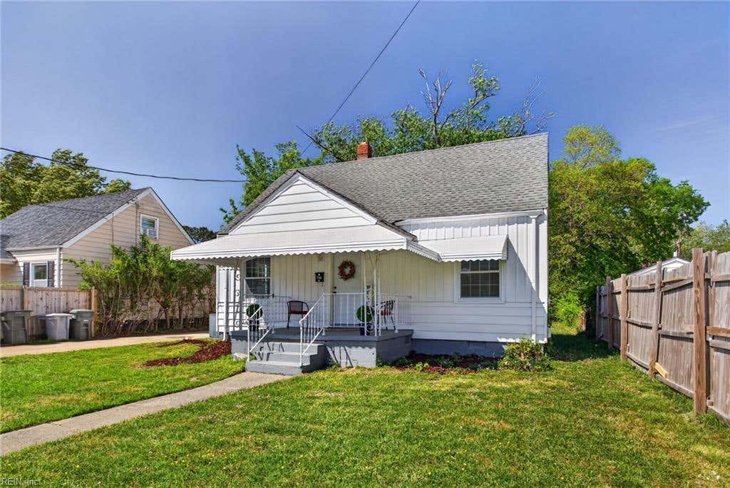 Photo of 706 Newport News Avenue, Hampton, VA 23669 (MLS # 10648146)