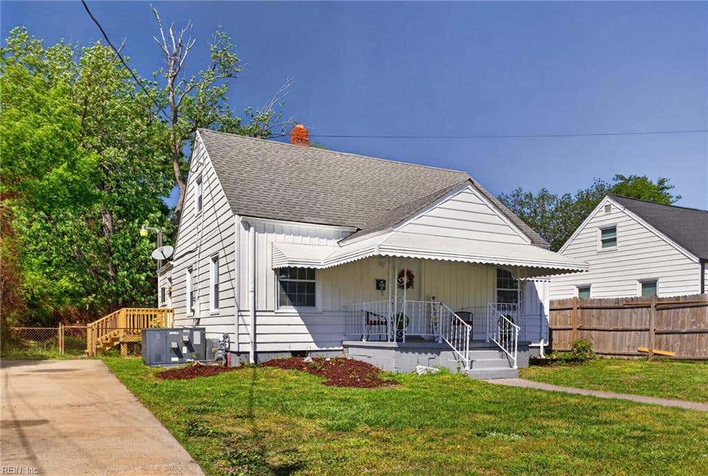 Photo of 706 Newport News Avenue, Hampton, VA 23669 (MLS # 10648146)