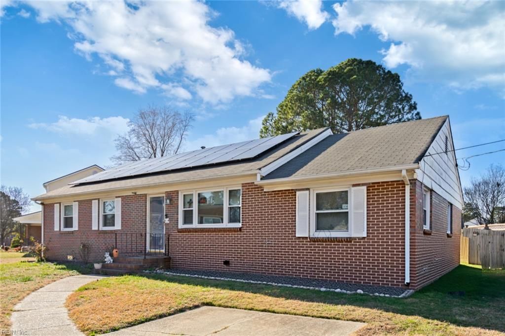 Photo of 3724 Linnet Lane, Portsmouth, VA 23703 (MLS # 10615981)