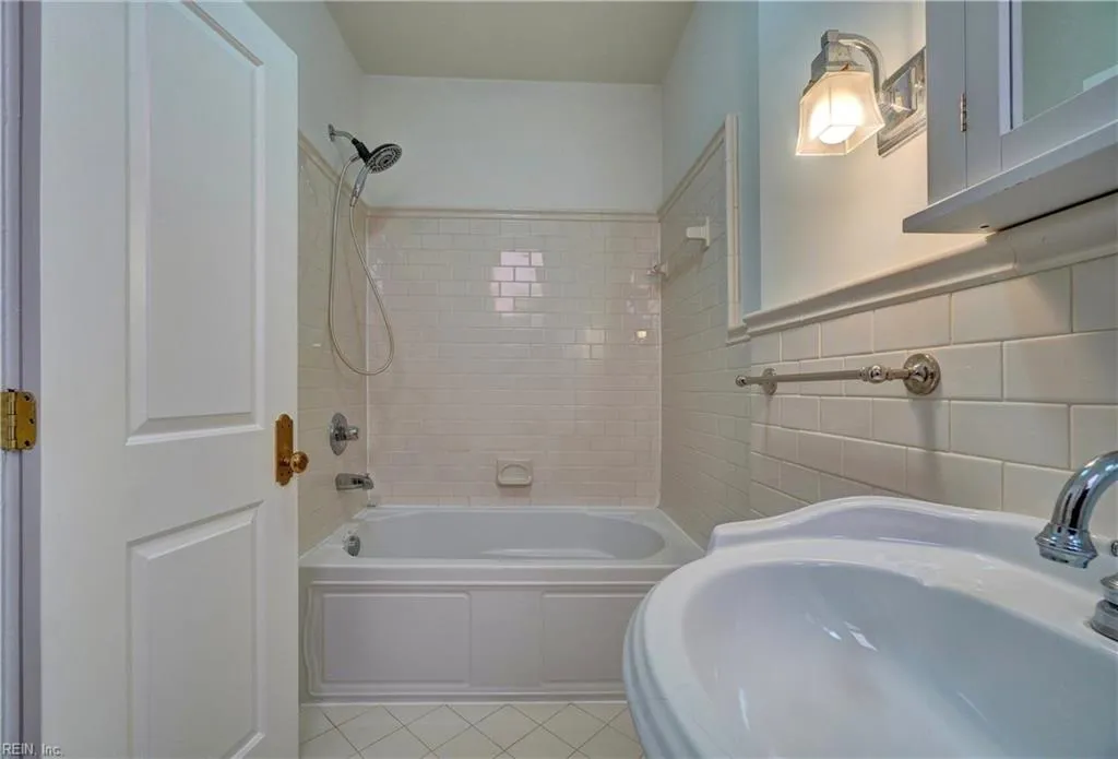 Norfolk, Virginia 23517, United States, 1 Bedroom Bedrooms, ,1 BathroomBathrooms,Residential,Active,197980