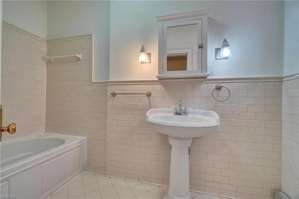 Norfolk, Virginia 23517, United States, 1 Bedroom Bedrooms, ,1 BathroomBathrooms,Residential,Active,197980