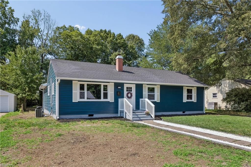 Photo of 202 Woodhaven Road, Newport News, VA 23608 (MLS # 10642408)