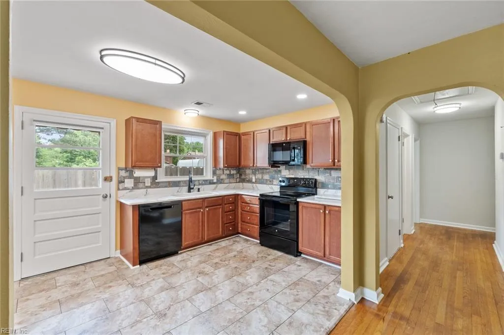 Chesapeake, Virginia 23323, United States, 3 Bedrooms Bedrooms, ,2 BathroomsBathrooms,Residential,Active,158043