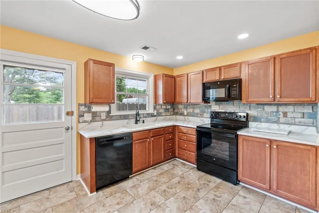 Chesapeake, Virginia 23323, United States, 3 Bedrooms Bedrooms, ,2 BathroomsBathrooms,Residential,Active,158043