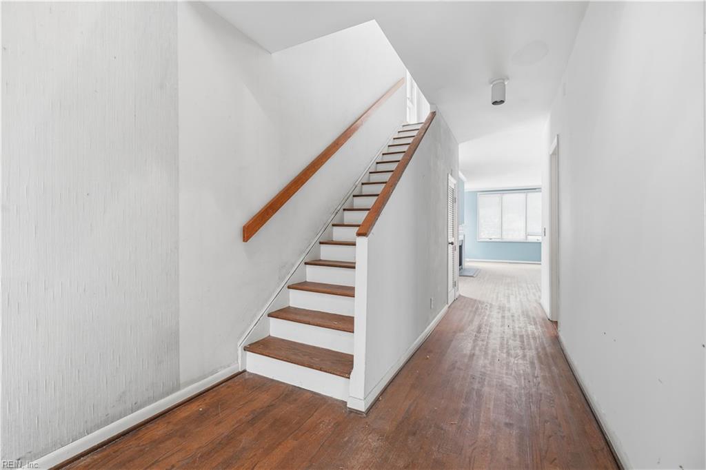 Photo of 300 Botetourt Street, Norfolk, VA 23510 (MLS # 10646778)