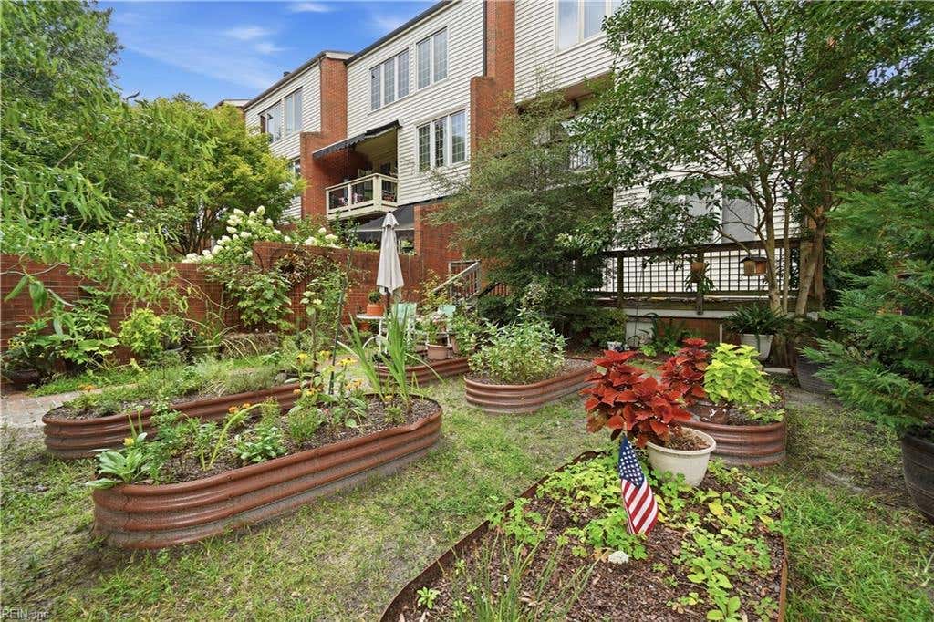 Photo of 300 Botetourt Street, Norfolk, VA 23510 (MLS # 10646778)