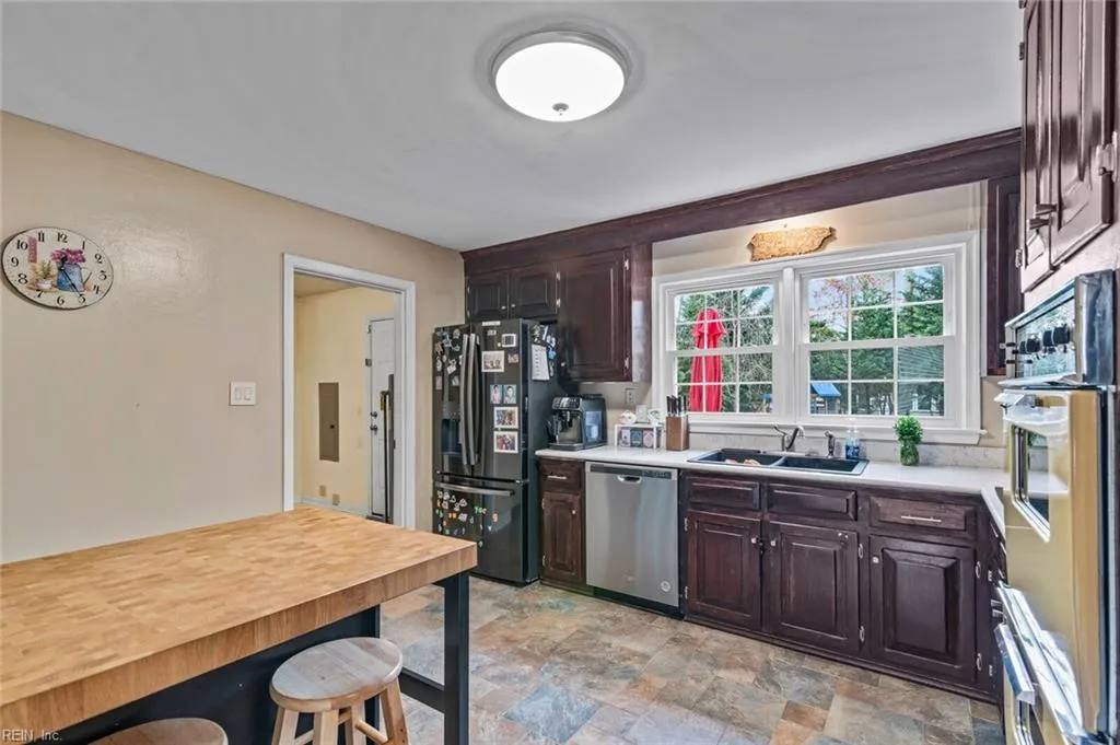 Newport News, Virginia 23602, United States, 4 Bedrooms Bedrooms, ,3 BathroomsBathrooms,Residential,Active,91509