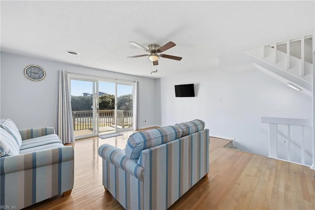 Kitty Hawk, North Carolina 27949, United States, 2 Bedrooms Bedrooms, ,3 BathroomsBathrooms,Residential,Active,204512