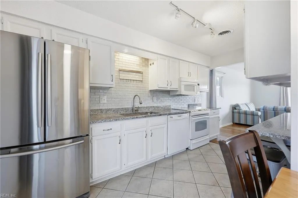 Kitty Hawk, North Carolina 27949, United States, 2 Bedrooms Bedrooms, ,3 BathroomsBathrooms,Residential,Active,204512