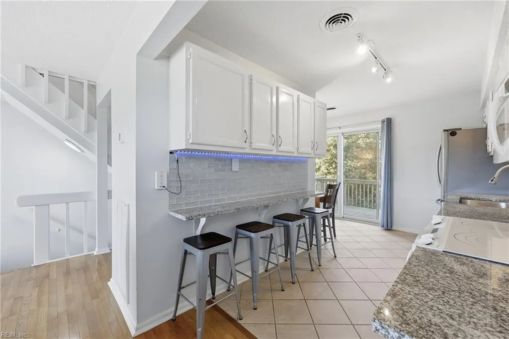 Kitty Hawk, North Carolina 27949, United States, 2 Bedrooms Bedrooms, ,3 BathroomsBathrooms,Residential,Active,204512