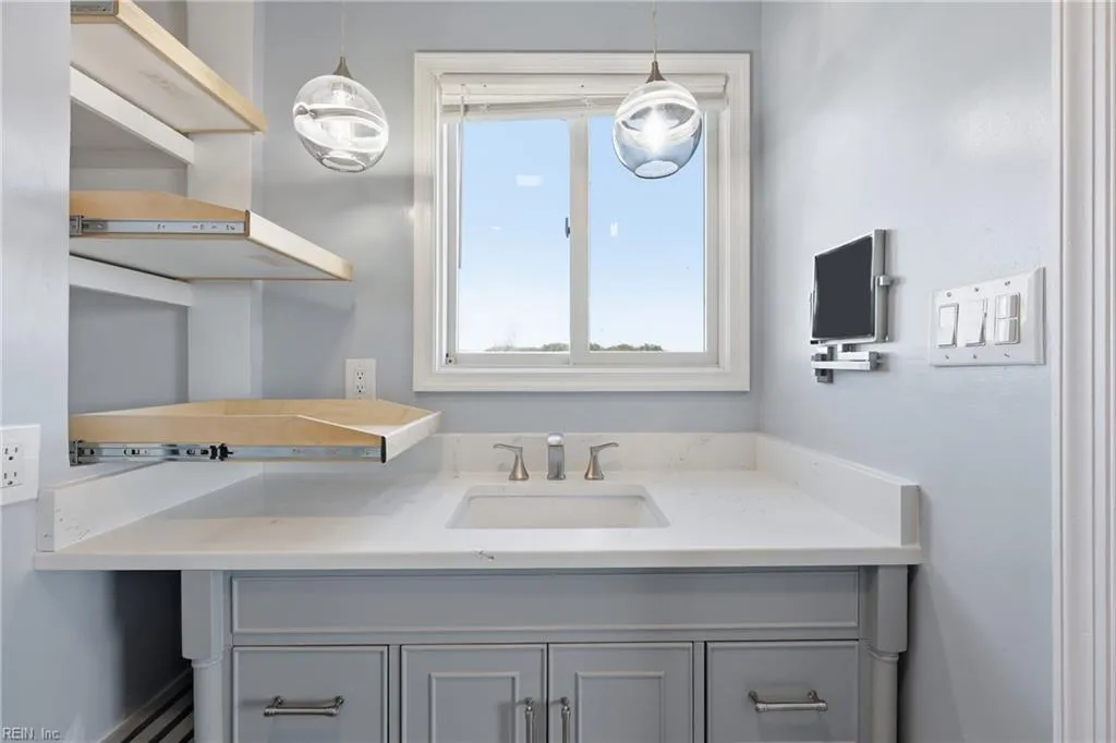 Kitty Hawk, North Carolina 27949, United States, 2 Bedrooms Bedrooms, ,3 BathroomsBathrooms,Residential,Active,204512