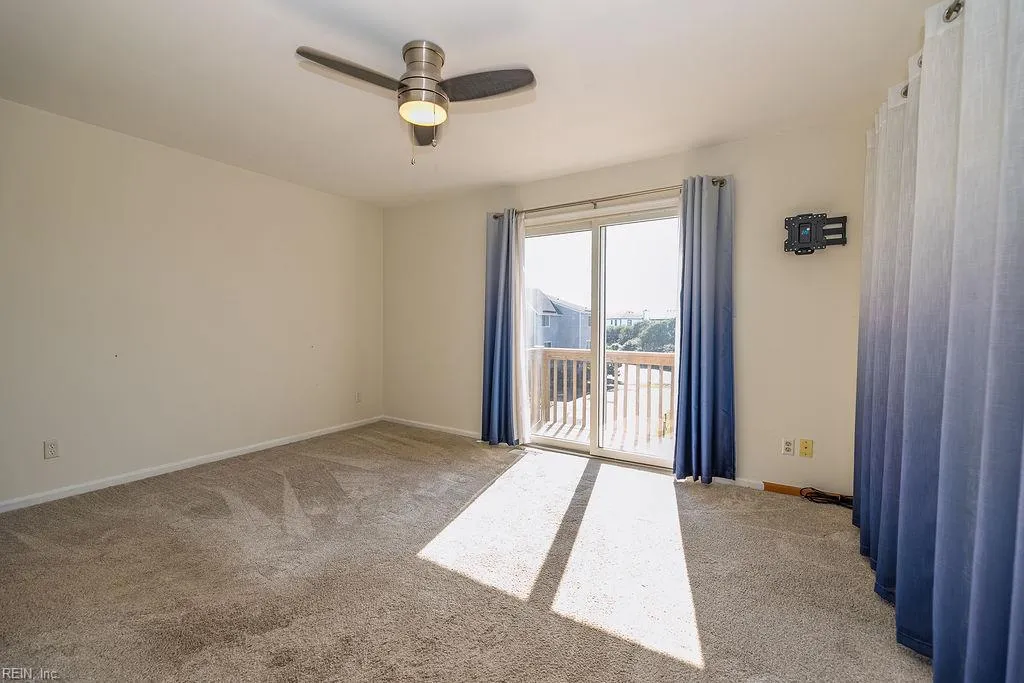 Kitty Hawk, North Carolina 27949, United States, 2 Bedrooms Bedrooms, ,3 BathroomsBathrooms,Residential,Active,204512