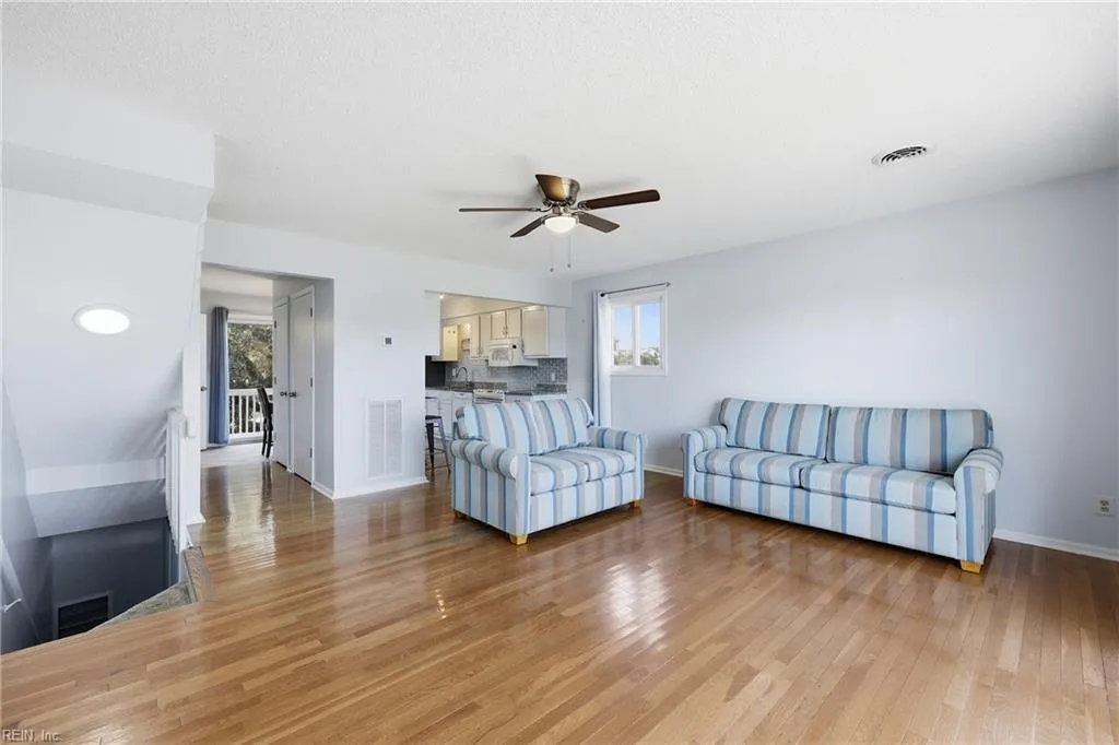 Kitty Hawk, North Carolina 27949, United States, 2 Bedrooms Bedrooms, ,3 BathroomsBathrooms,Residential,Active,204512