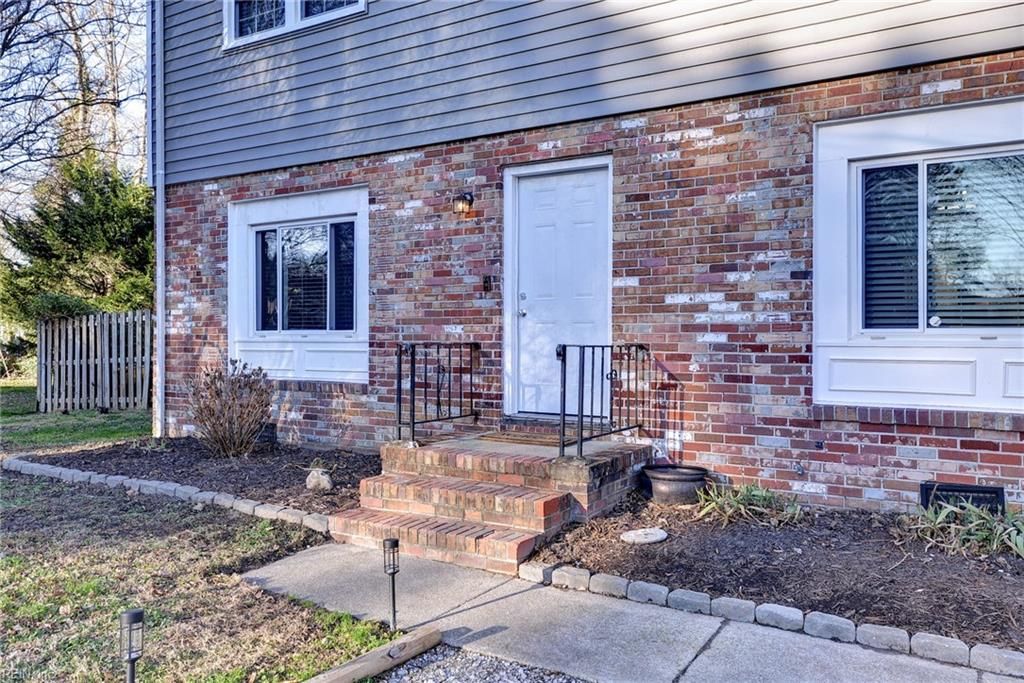 Photo of 105 Glenn Cove, Seaford, VA 23696 (MLS # 10616163)