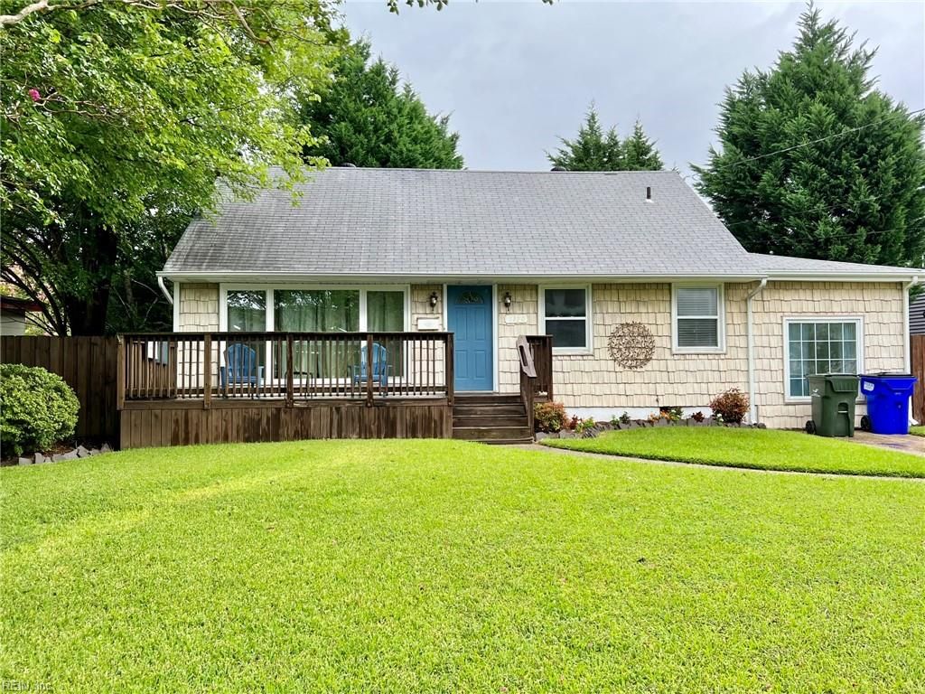 Photo of 1320 Gabriel Drive, Norfolk, VA 23502 (MLS # 10625527)