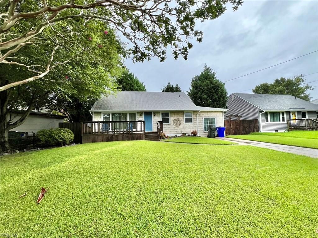 Photo of 1320 Gabriel Drive, Norfolk, VA 23502 (MLS # 10625527)