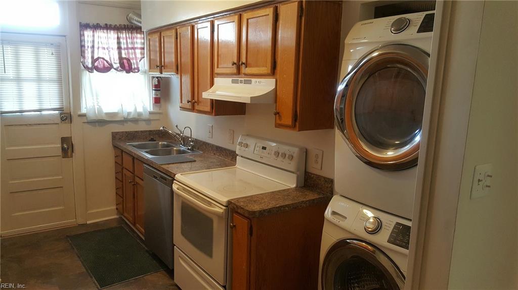 Photo of 742 Washington Park #A4, Norfolk, VA 23517 (MLS # 10656353)