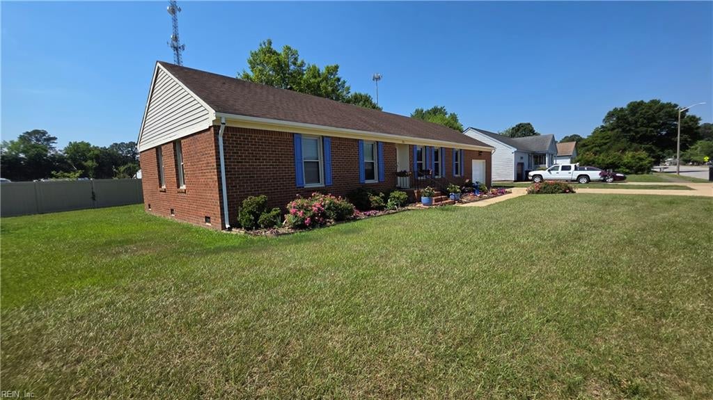 Photo of 725 Luray Terrace, Chesapeake, VA 23322 (MLS # 10640001)