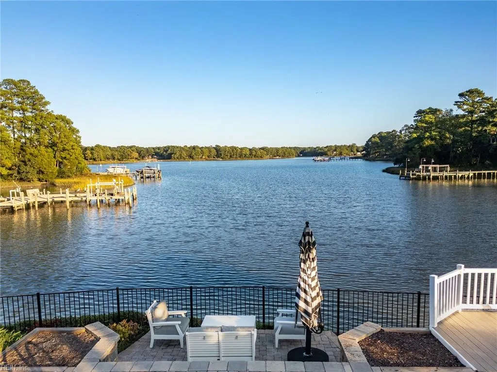 Virginia Beach, Virginia 23452, United States, 4 Bedrooms Bedrooms, ,4 BathroomsBathrooms,Residential,Pending,38181