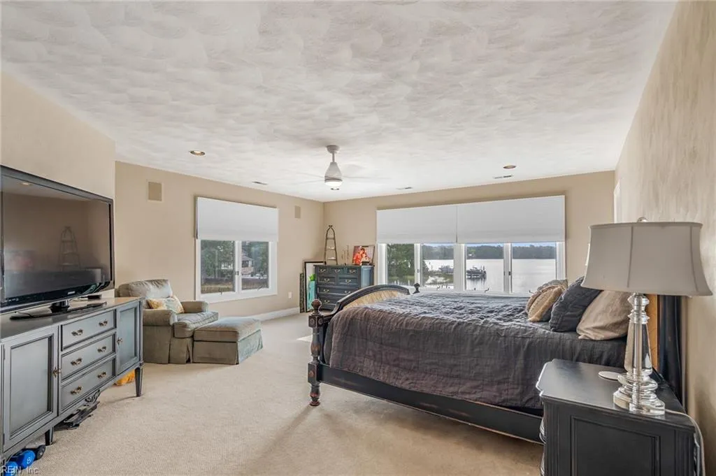 Virginia Beach, Virginia 23452, United States, 4 Bedrooms Bedrooms, ,4 BathroomsBathrooms,Residential,Pending,38181