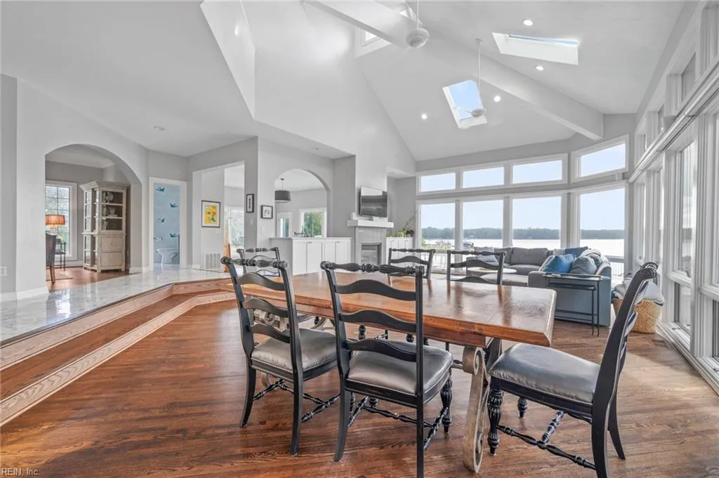 Virginia Beach, Virginia 23452, United States, 4 Bedrooms Bedrooms, ,4 BathroomsBathrooms,Residential,Pending,38181