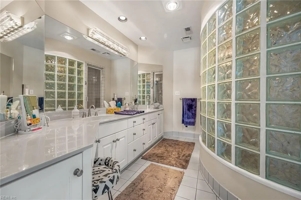 Virginia Beach, Virginia 23452, United States, 4 Bedrooms Bedrooms, ,4 BathroomsBathrooms,Residential,Pending,38181