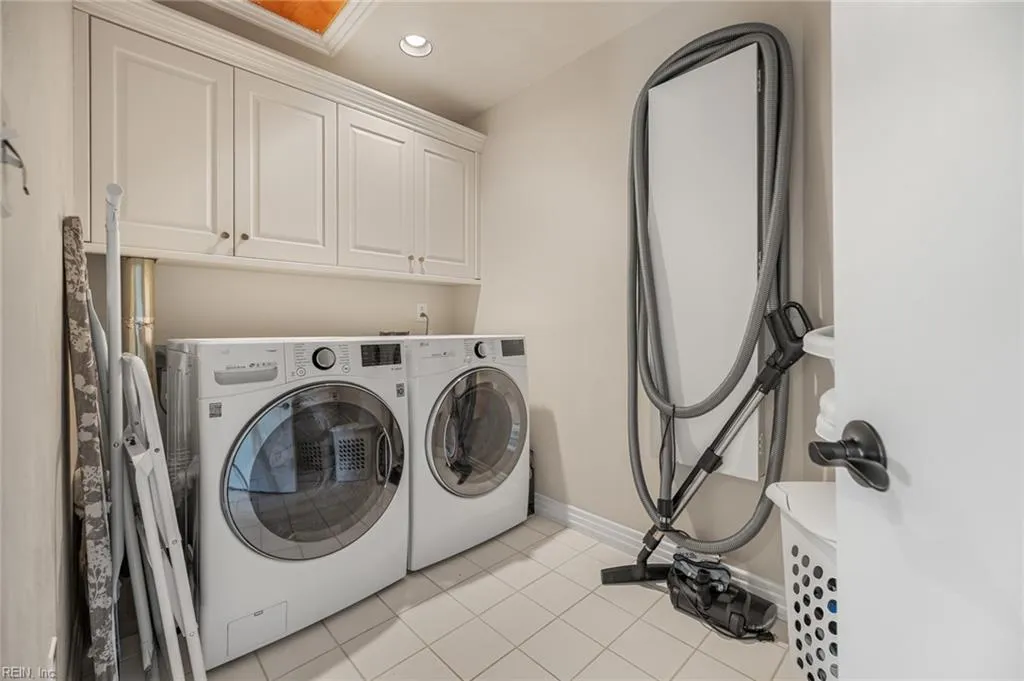 Virginia Beach, Virginia 23452, United States, 4 Bedrooms Bedrooms, ,4 BathroomsBathrooms,Residential,Pending,38181