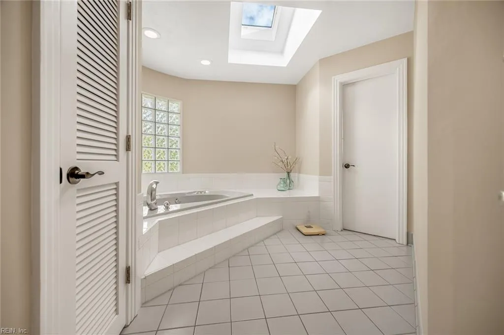 Virginia Beach, Virginia 23452, United States, 4 Bedrooms Bedrooms, ,4 BathroomsBathrooms,Residential,Pending,38181