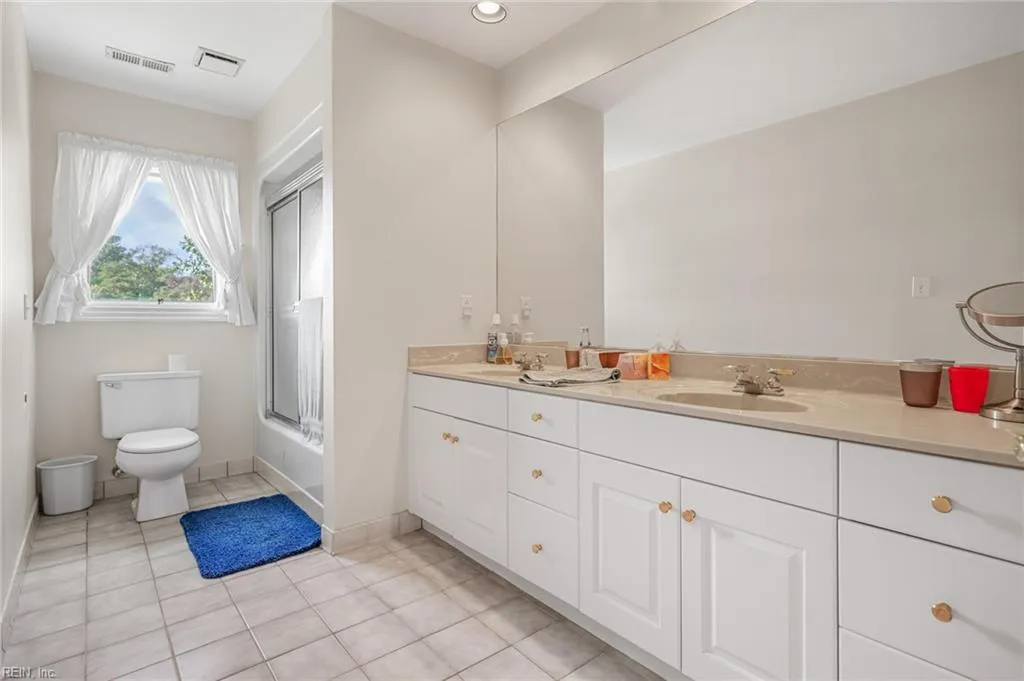 Virginia Beach, Virginia 23452, United States, 4 Bedrooms Bedrooms, ,4 BathroomsBathrooms,Residential,Pending,38181