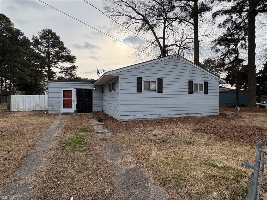 Photo of 505 Kent Drive, Portsmouth, VA 23702 (MLS # 10618038)