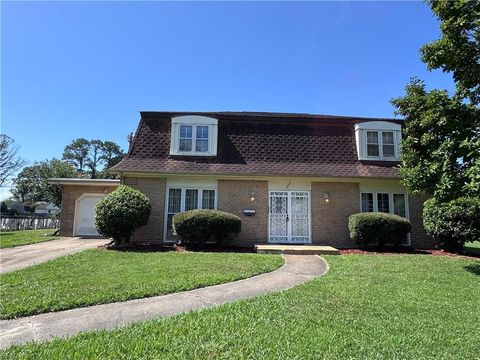 Photo of 500 Carters Grove Court, Hampton, VA 23663 (MLS # 10607905) Photo of 500 Carters Grove Court, Hampton, VA 23663 (MLS # 10607905)