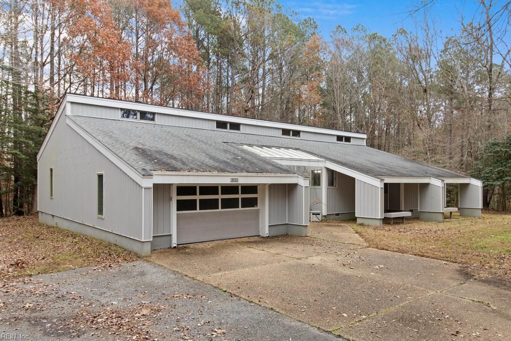 Photo of 5731 Kings Ridge Road, Gloucester, VA 23061 (MLS # 10628182)
