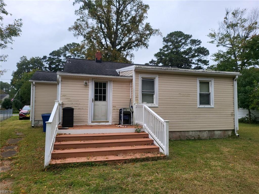 12 E Commodore DR