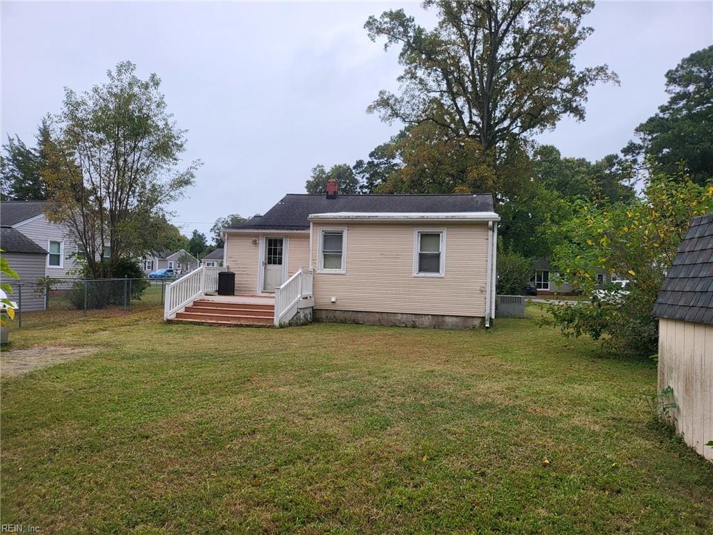 12 E Commodore DR