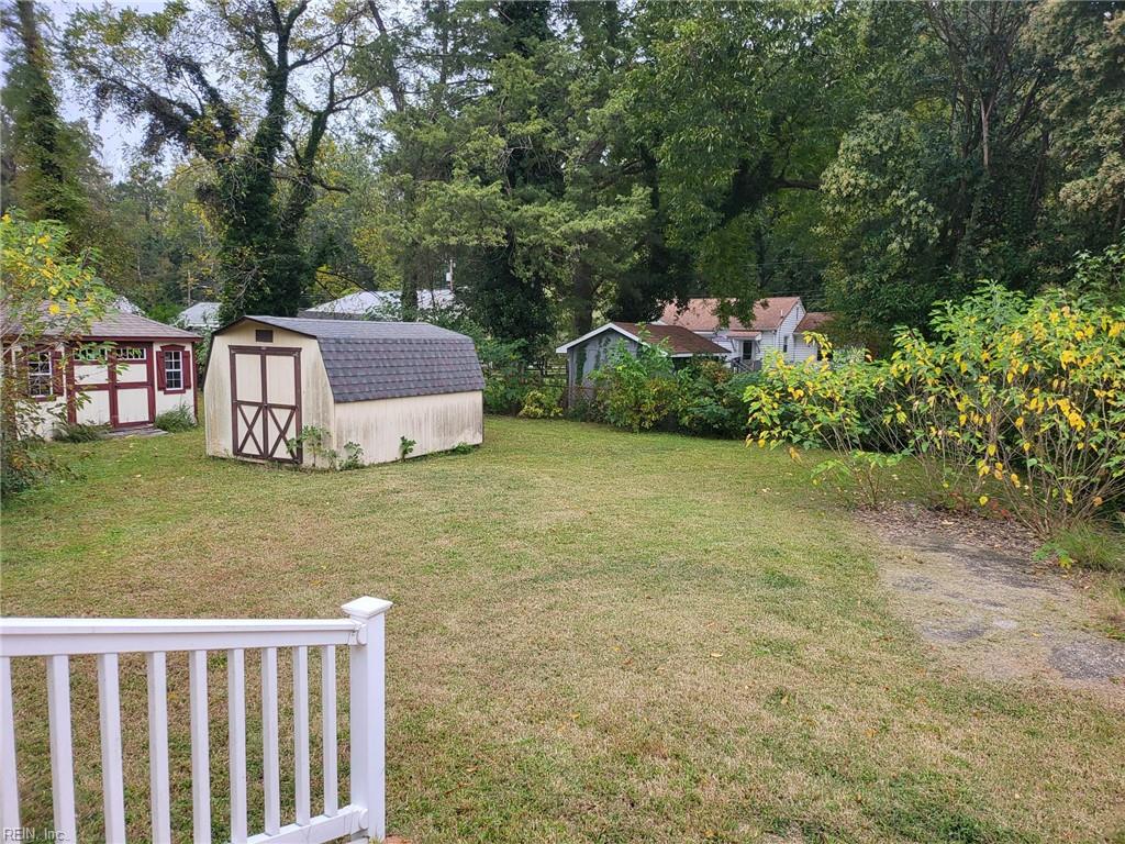 12 E Commodore DR