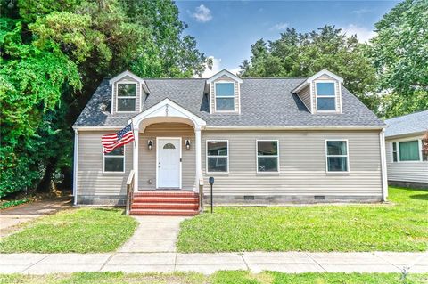 Single Family Residence in Hampton VA 903 Mercury Boulevard.jpg