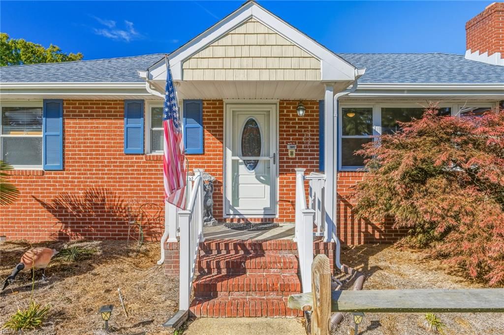 Photo of 5728 Hawthorne Lane, Portsmouth, VA 23703 (MLS # 10608756)