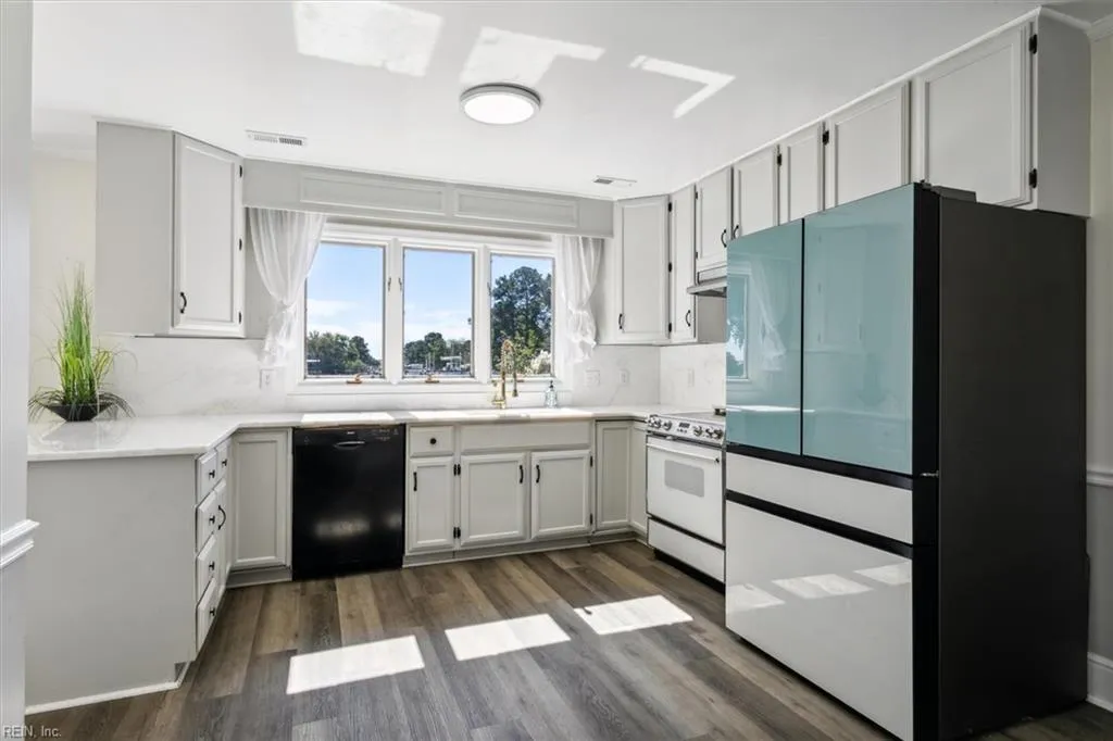 Poquoson, Virginia 23662, United States, 5 Bedrooms Bedrooms, ,3 BathroomsBathrooms,Residential,Active,94119