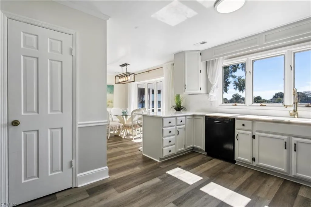 Poquoson, Virginia 23662, United States, 5 Bedrooms Bedrooms, ,3 BathroomsBathrooms,Residential,Active,94119