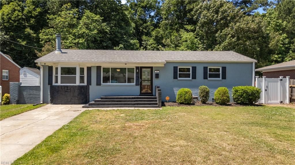 Photo of 48 Cornwall Terrace, Hampton, VA 23666 (MLS # 10635783)