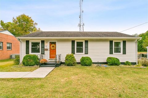 Photo of 5 Rugby Road, Newport News, VA 23606 (MLS # 10608002)