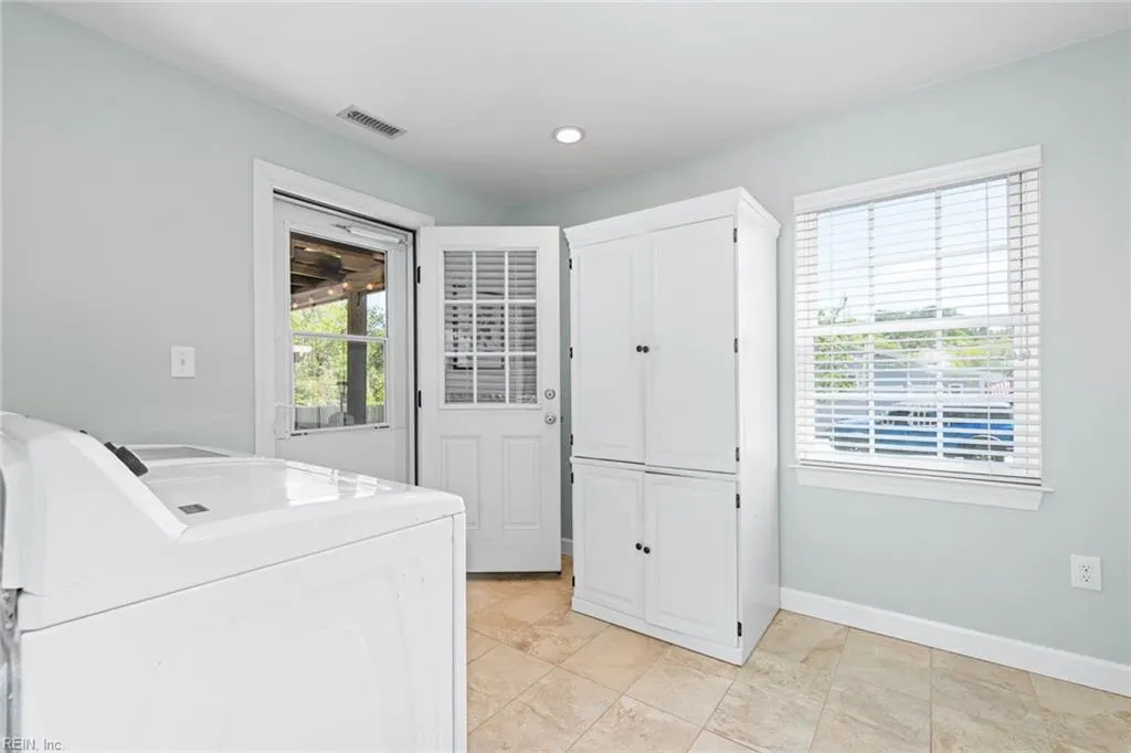 Chesapeake, Virginia 23320, United States, 3 Bedrooms Bedrooms, ,2 BathroomsBathrooms,Residential,Pending,111190