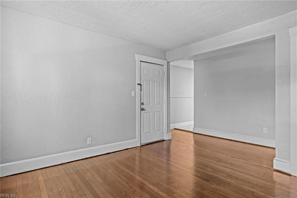 Photo of 1607 Lasalle Avenue, Norfolk, VA 23509 (MLS # 10604983)