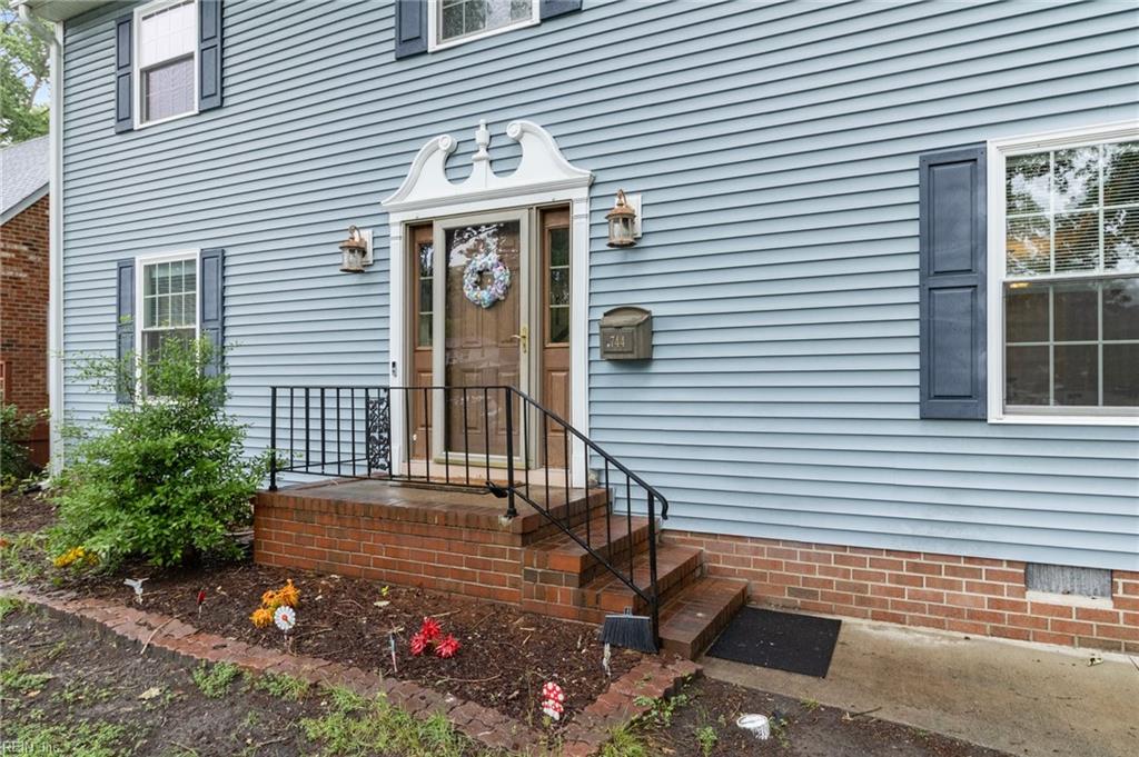 744 Village Green PW