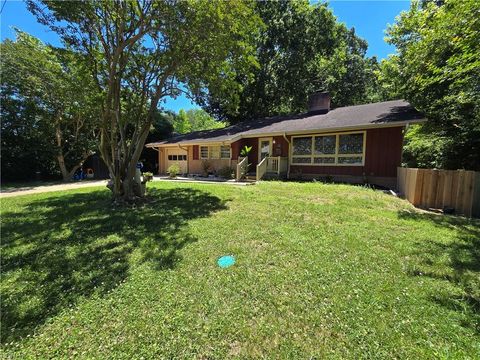 Photo of 22 Garfield Drive Drive, Newport News, VA 23608 (MLS # 10637188)